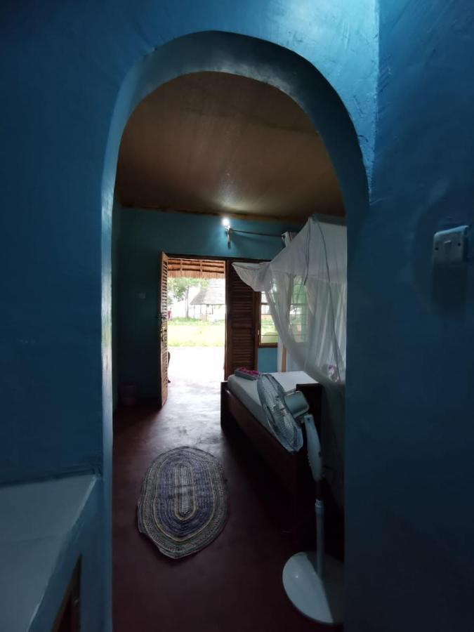 Afro Whale Shark Safari Bed & Breakfast Kilindoni Екстериор снимка