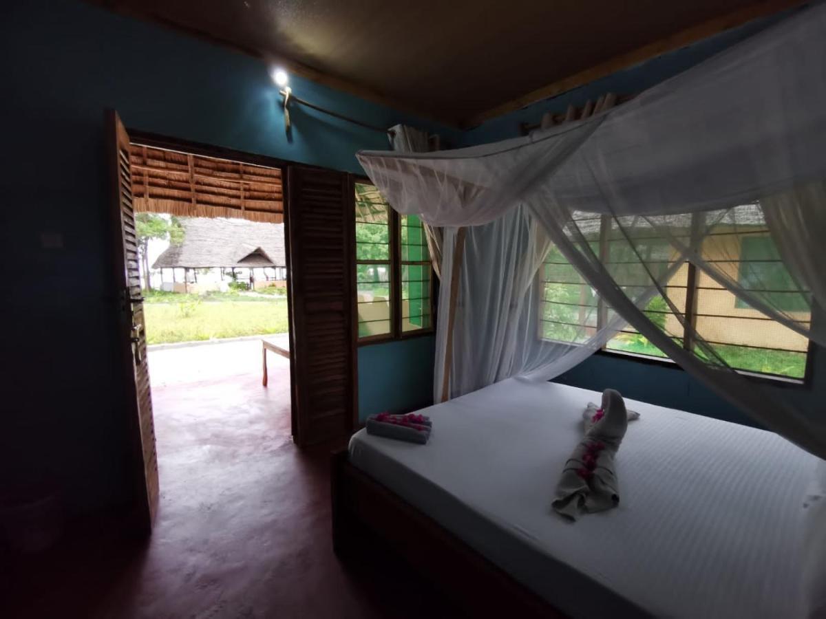 Afro Whale Shark Safari Bed & Breakfast Kilindoni Екстериор снимка